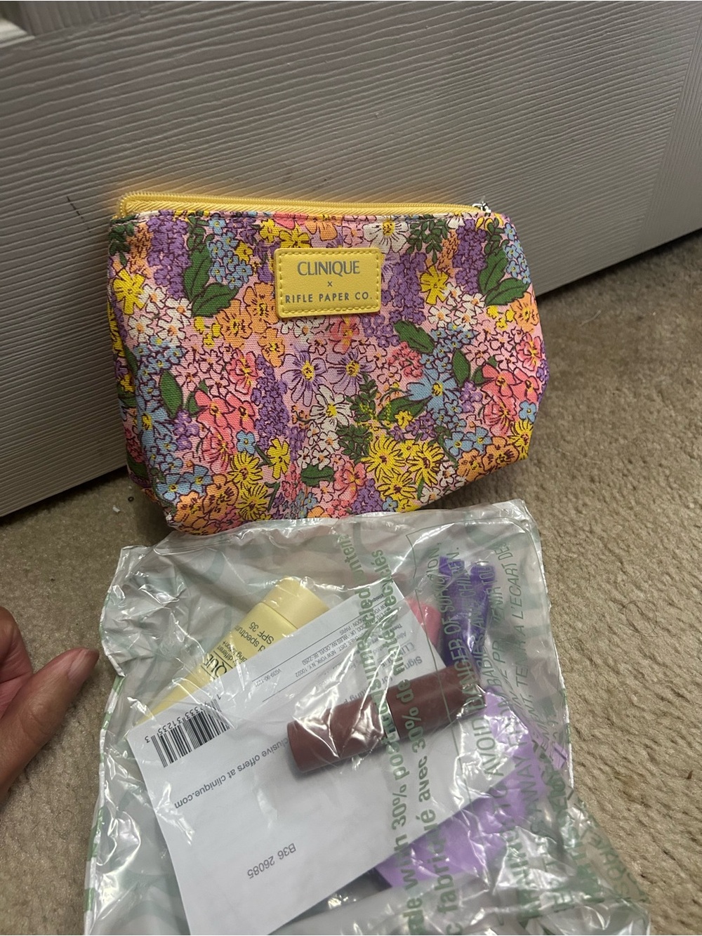NWT CLINIQUE 5 piece gift set.  GORGEOUS floral bag.